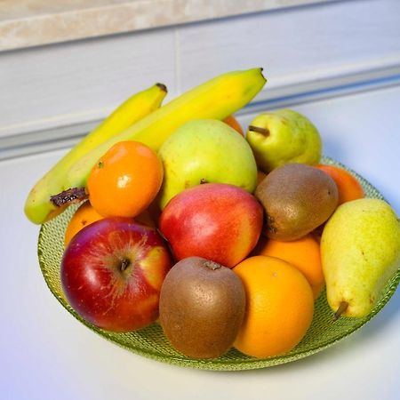 Intero Appartamento Con Giardino E Colazione Dario Parma Exterior photo