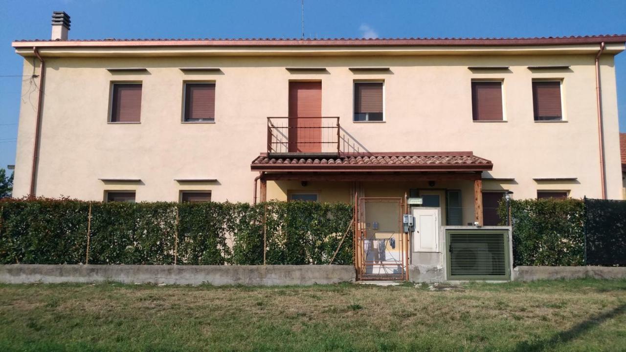 Intero Appartamento Con Giardino E Colazione Dario Parma Exterior photo